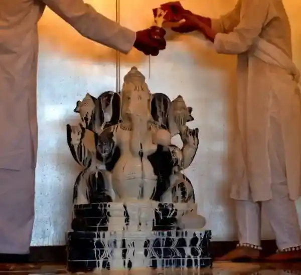 Dudh Abhishek